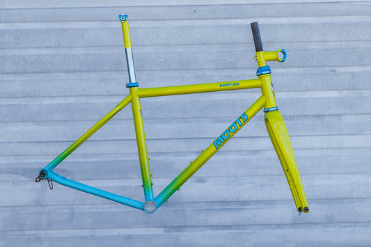 Moots Après Dirt Routt CRD titanium gravel frameset in Citrus Squeeze speckle and fade finish