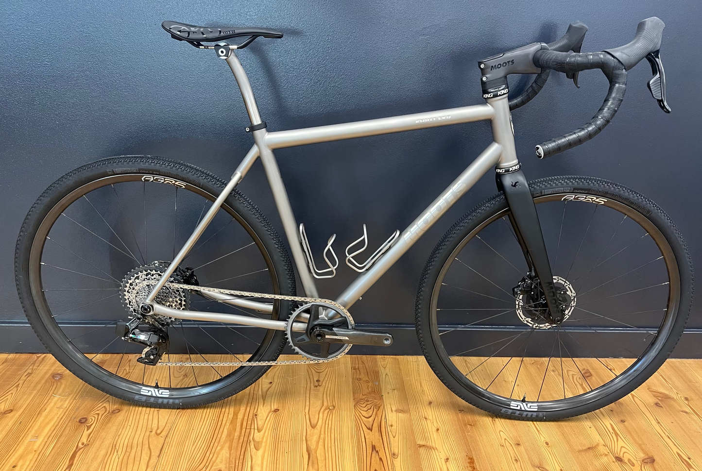 ROUTT CRD | SIZE 56 | SRAM FORCE XPLR- Brushed
