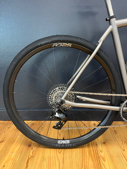 ROUTT CRD | SIZE 56 | SRAM FORCE XPLR- Brushed