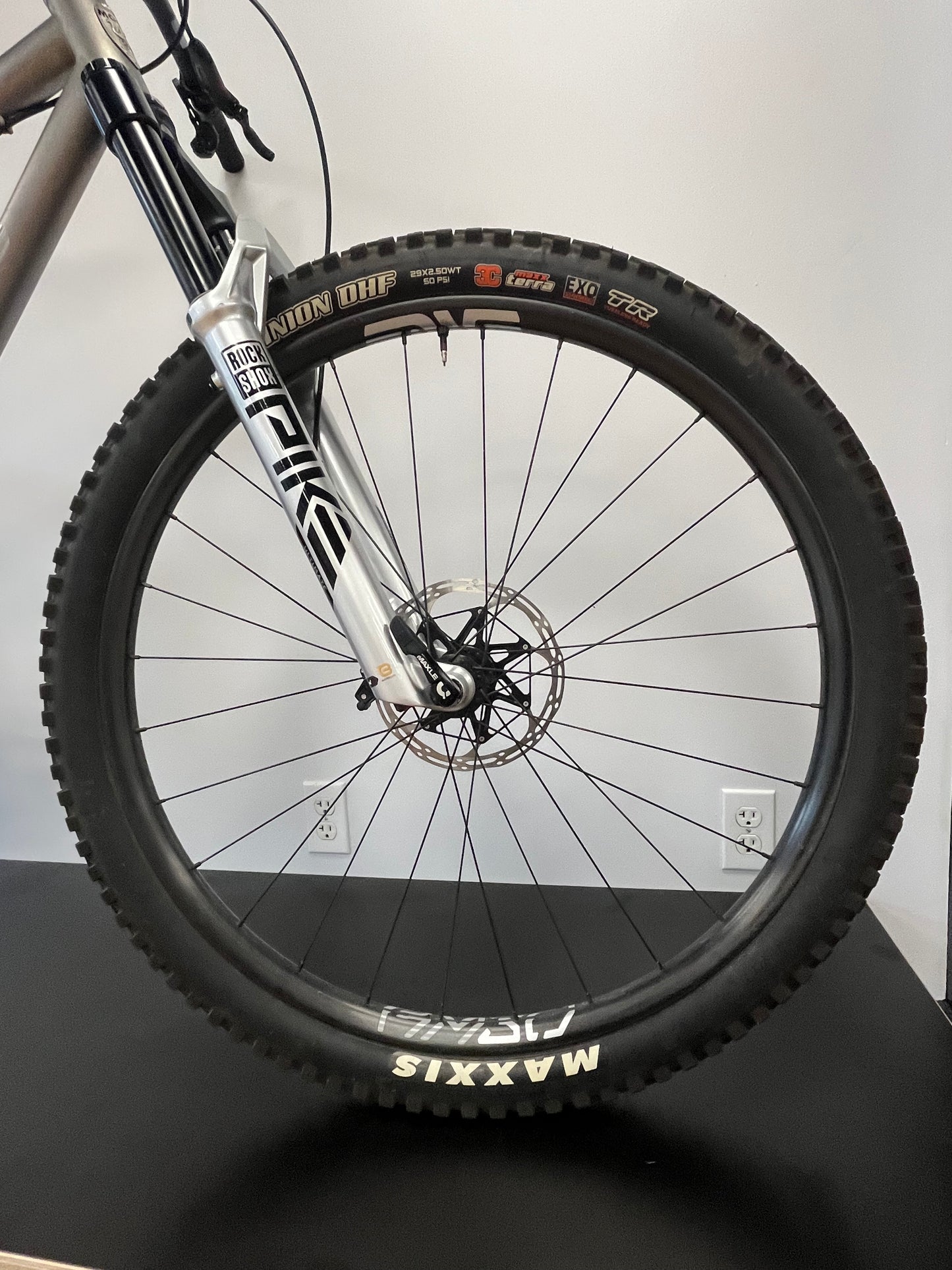 WOMBLE | SIZE LARGE | SRAM XO Transmission | Demo