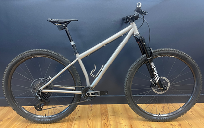 WOMBLE | SIZE SMALL| SRAM XO Transmission | Demo