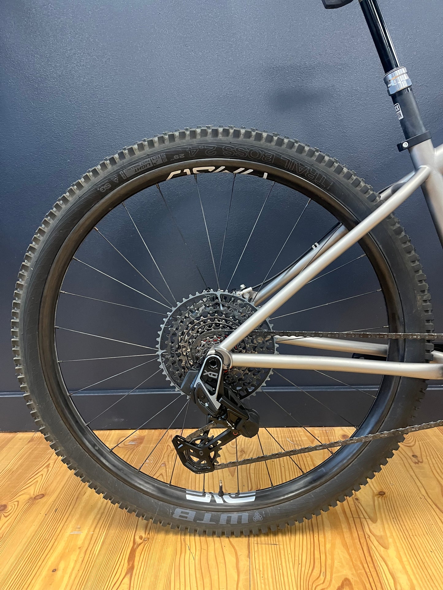 WOMBLE | SIZE SMALL| SRAM XO Transmission | Demo