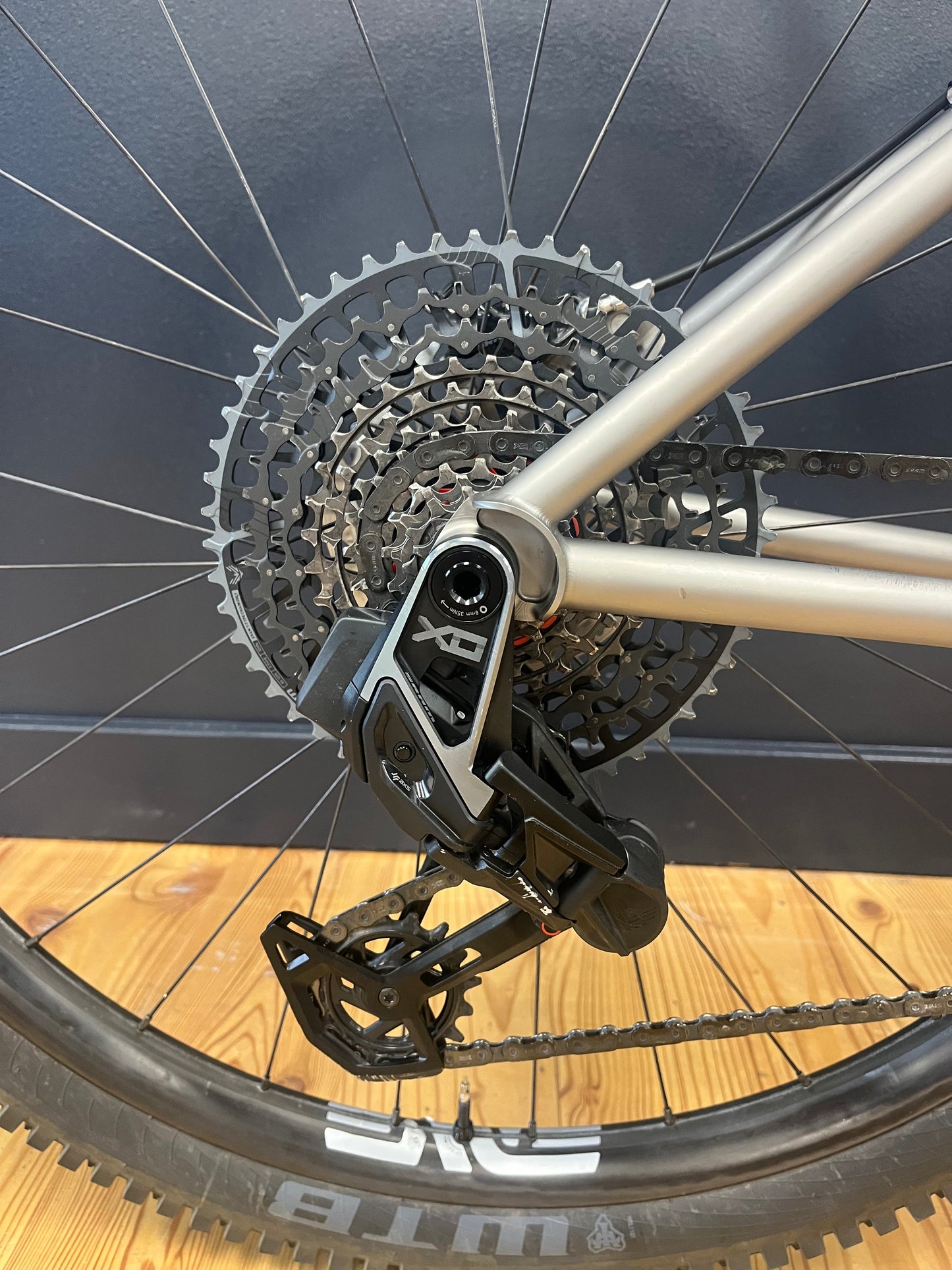 WOMBLE | SIZE SMALL| SRAM XO Transmission | Demo