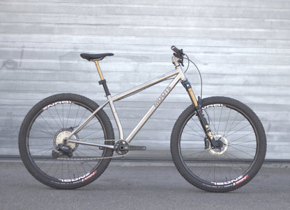 WOMBLE | SIZE MEDIUM | SHIMANO XT